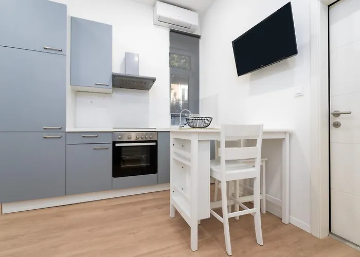 Damba 4 * Риека